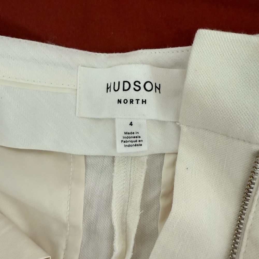 Women’s White linen shorts